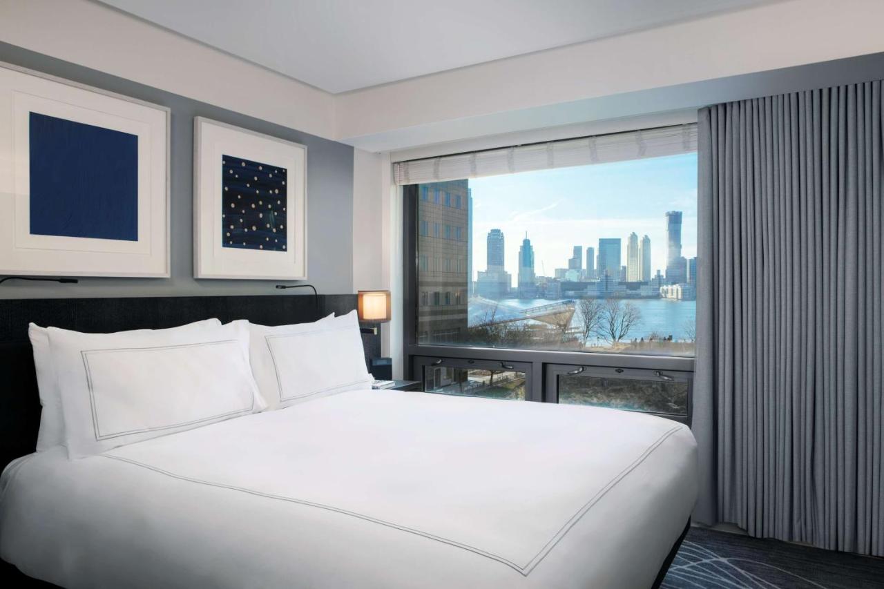 Hudson River View Suite 1 King bed - Hearing Accessible